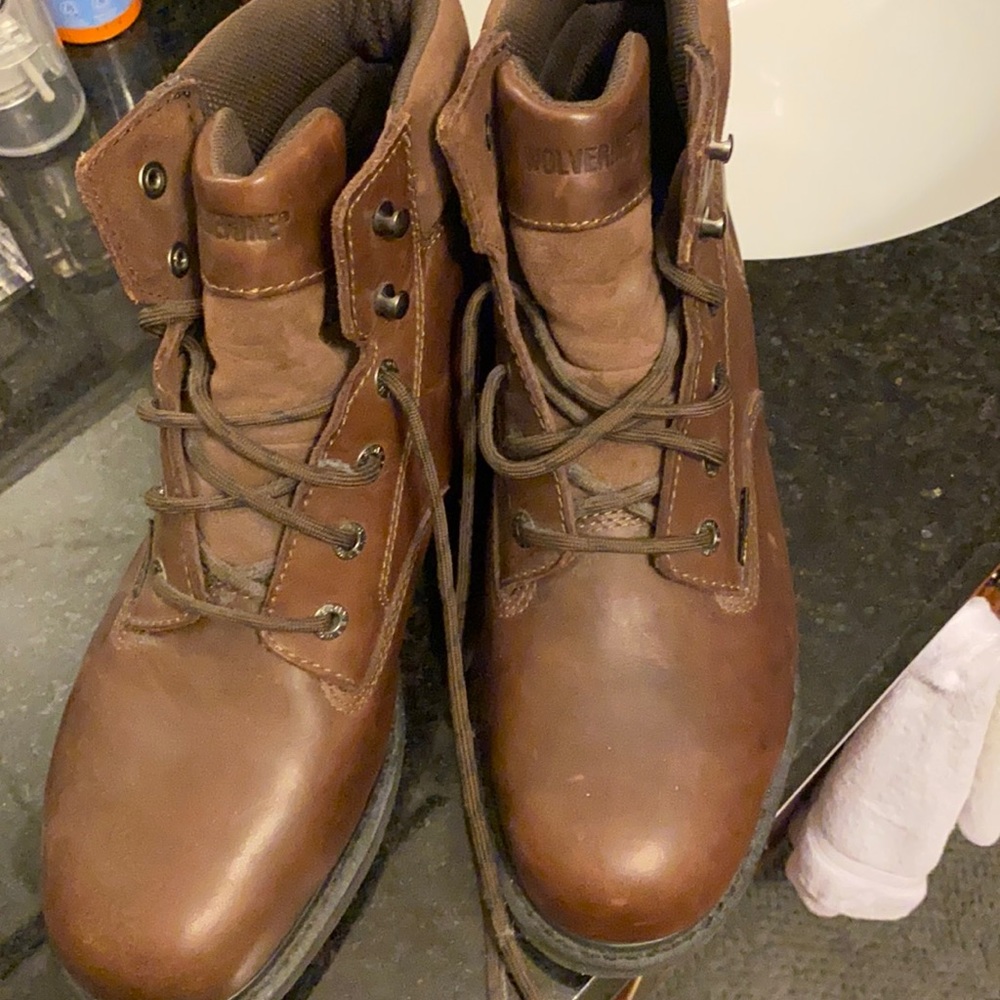 Brown leather Wolverine steel toed Metaguard work boot. Worn only a few times